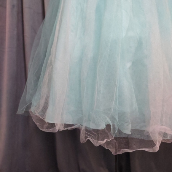 Prom dress - Picture 2 of 7